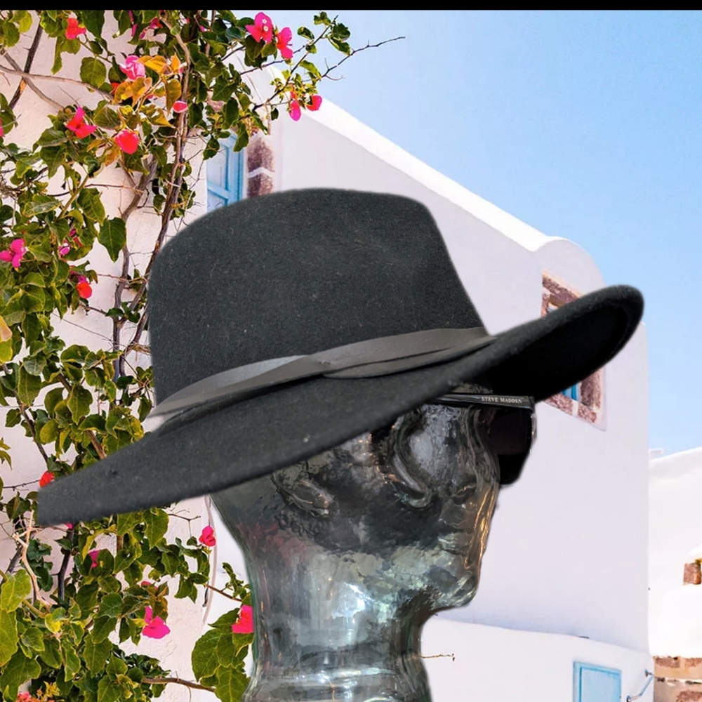 Universal Thread Black Hat - Picture 2 of 5